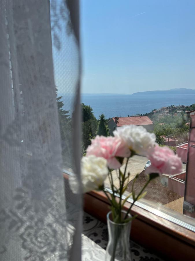 Apartman Maroon Lovran Bagian luar foto